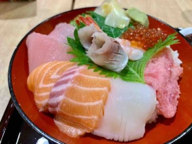 【魚魚彩】イオンスタイル岡山青江店本日オープン！ランチ限定海鮮丼は、大きめのサーモンも乗って780円とコスパ高いぞ！！