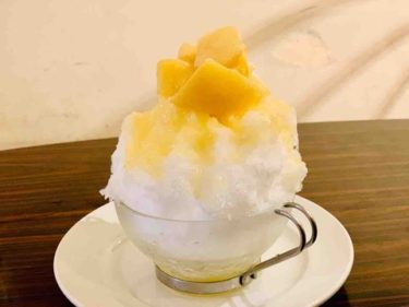 【カフェ モニ】岡山駅前で桃がゴロゴロ乗ったかき氷を食べよう♪おしゃれな外観でつい入りたくなっちゃうカフェ。