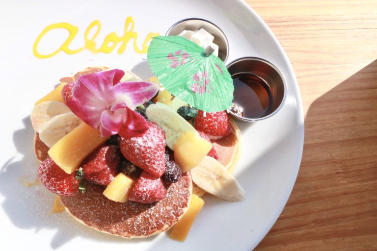 Aloha Drive In 玉野市の海岸沿いに超オシャレなハワイアンカフェが誕生 瀬戸内海を一望しながら食べるフルーツたっぷりのパンケーキ まるごと岡山食べつくし日記