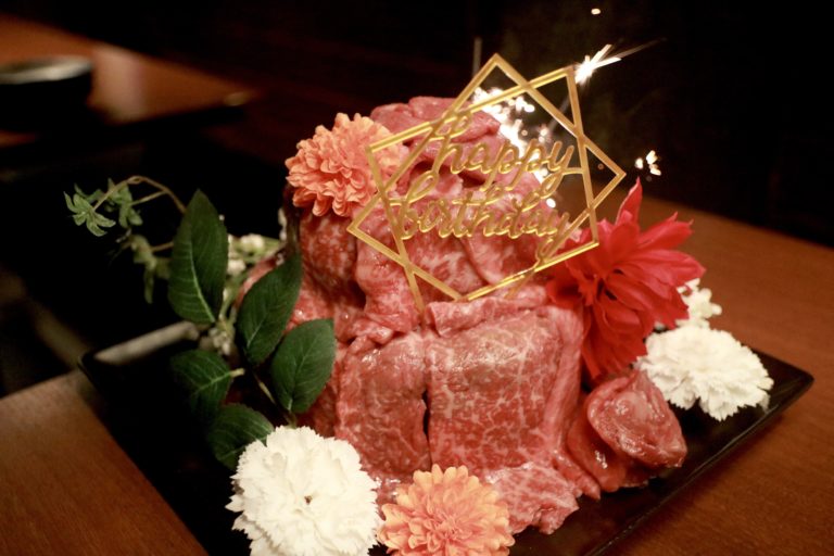 炭火焼肉くいろー 岡山で 肉ケーキ を食べるならここ 誕生日や記念日のサプライズにおすすめの和牛焼肉店 まるごと岡山食べつくし日記