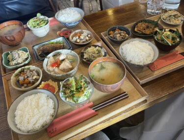 【城下公会堂】岡山駅前のお洒落なカフェで肉or魚が選べるランチにほっこり。
