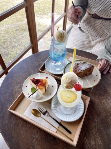 【沙美カフェ しろ】海の見えるお洒落な古民家カフェで、ブリュレチーズケーキと映えクリームソーダ♡