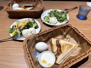 【カフェ青山 岡山本店】タルトが人気のカフェで、大満足！サラダバー付きモーニング♪